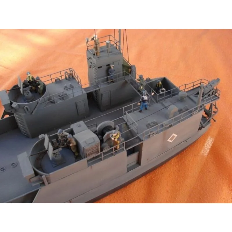 LCT6 WWII Landing Craft. Can Carry 5 Light Tanks Or 7 Trucks. Used In Italy France Pacific Korea And Vietnam Etc - Afbeelding 2