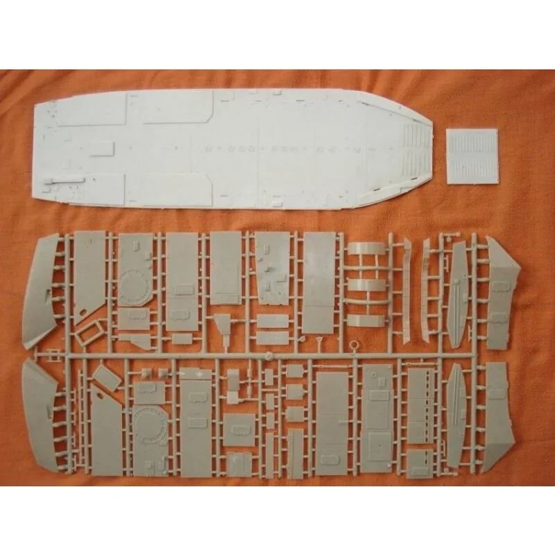 LCT6 WWII Landing Craft. Can Carry 5 Light Tanks Or 7 Trucks. Used In Italy France Pacific Korea And Vietnam Etc - Afbeelding 5